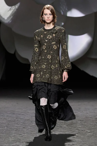 Look 37